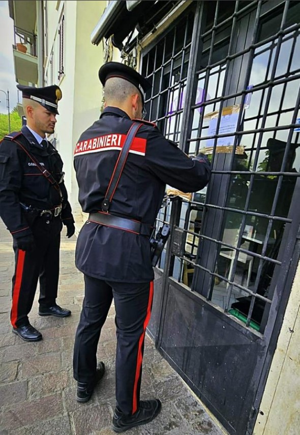 Spaccio di droga e pregiudicati, bar chiuso dal Questore per 15 giorni