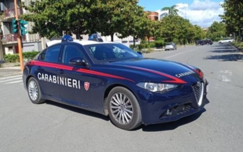 Sette colpi di arma da fuoco contro una palazzina in via Aldo Moro