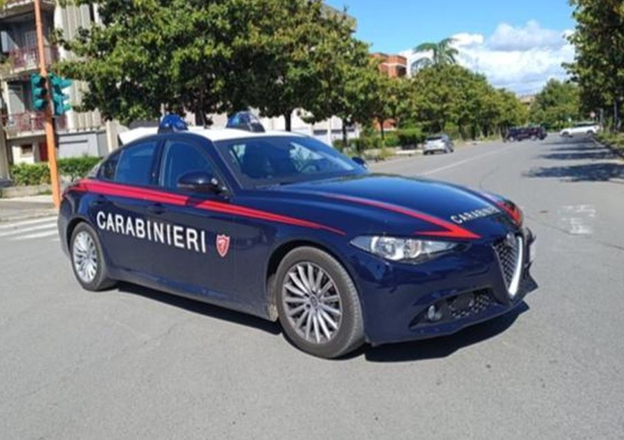 Sette colpi di arma da fuoco contro una palazzina in via Aldo Moro
