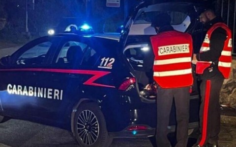 Tenta la fuga e rischia di investire un Carabiniere