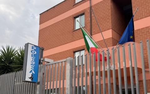 Segue l’ex compagna fino in Commissariato, arrestato stalker in flagranza di reato