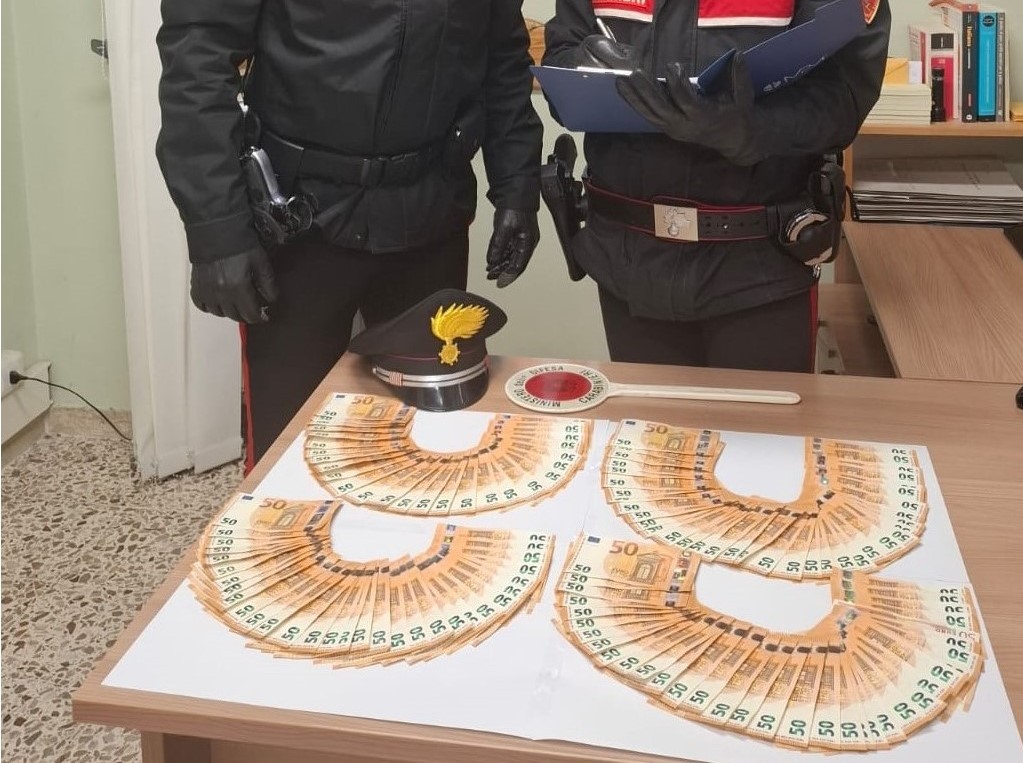 Falsi carabinieri truffano e aggrediscono due anziani, arrestato dopo inseguimento