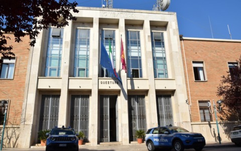 Maltrattamenti al padre anziano, arrestato un 46enne