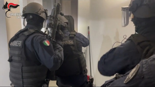 Traffico internazionale di droga, armi, estorsione e ricettazione: 19 arresti. I NOMI / VIDEO / INTERVISTE
