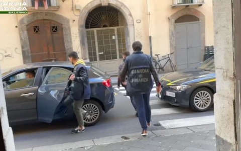 Trafficavano droga per il clan Fezza-De Vivo, l’inchiesta arriva anche a Latina