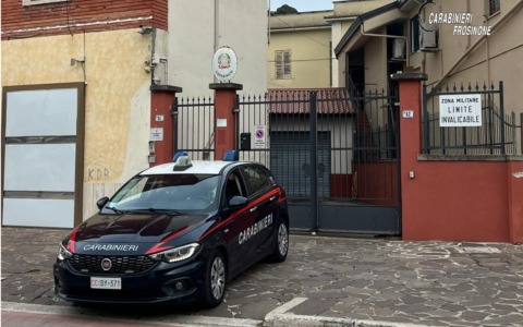 Rapina in via Monte Lepini, denunciato un 47enne. Recuperato il cellulare alla vittima