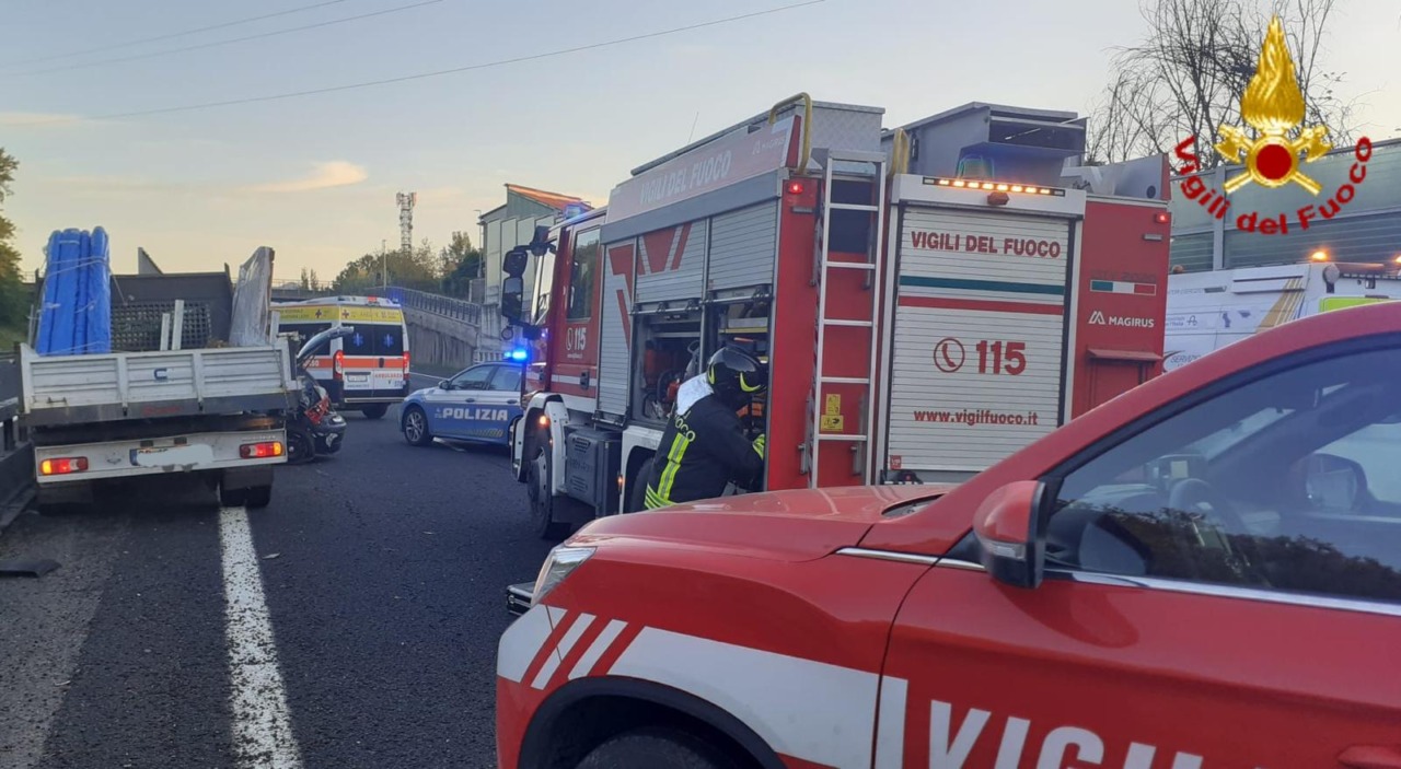Tamponamento in autostrada, circolazione rallentata in direzione sud