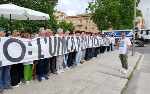Il processo per la morte di Federico Salvagni, sit-in davanti al tribunale. LE INTERVISTE