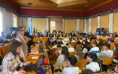 Il Consiglio comunale approva all’unanimità la “Carta di Latina per l’Europa dei giovani”