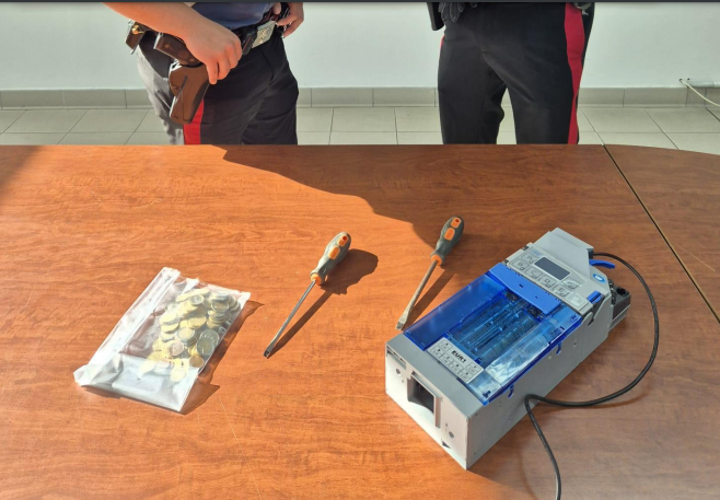 Sorpresi a rubare in un negozio, in tre arrestati dai Carabinieri