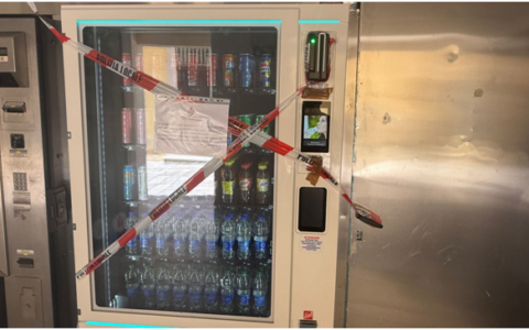 Sequestrato un distributore automatico con bevande alcoliche