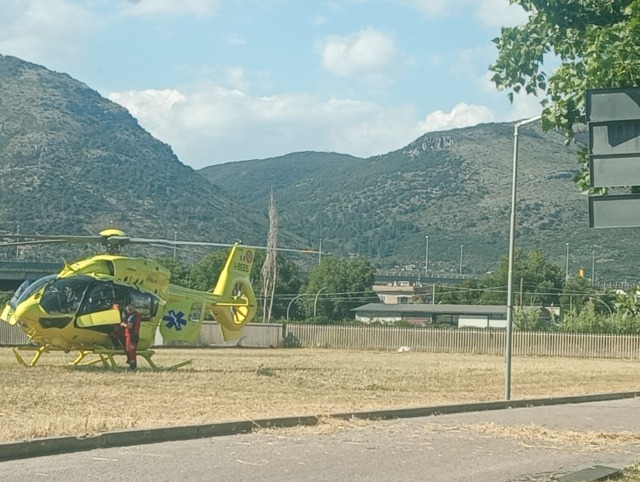 Grave incidente in via Conventi: feriti due fratelli, uno è in codice rosso a Roma