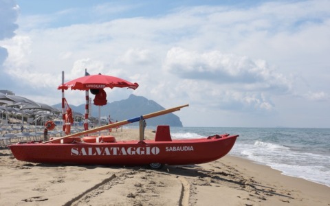 Chioschi nel caos e stagione a rischio, la denuncia di Fratelli d’Italia