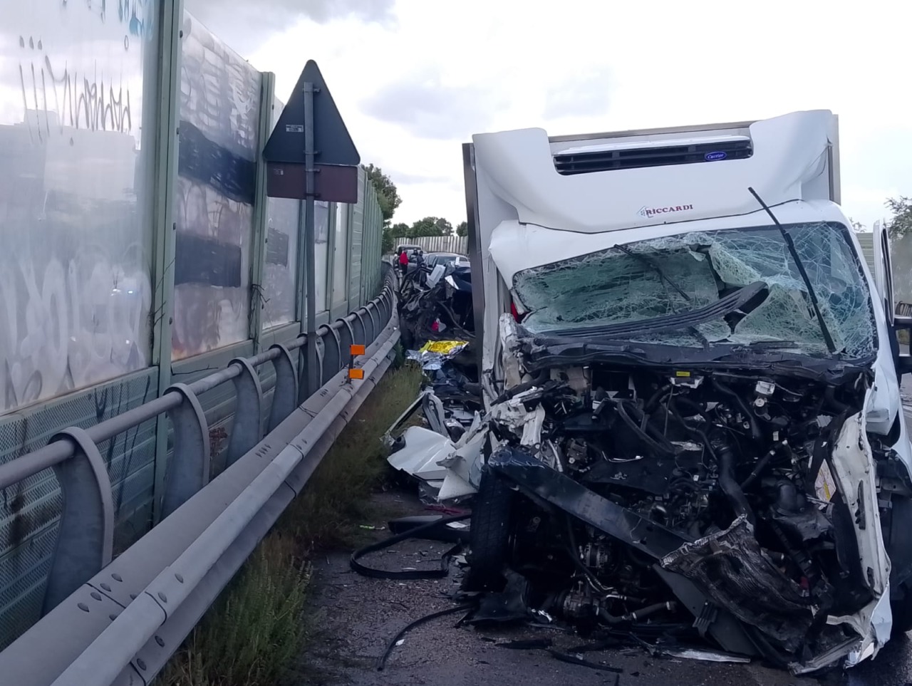 Schianto sulla Pontina, due morti e un ferito grave. LE IMMAGINI