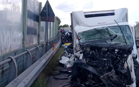 Schianto sulla Pontina, due morti e un ferito grave. LE IMMAGINI
