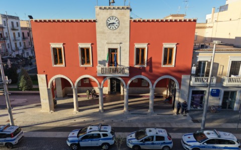 Fa un incidente e si scopre che ha una patente di guida contraffatta:  intervento della Polizia Locale e sequestro del documento