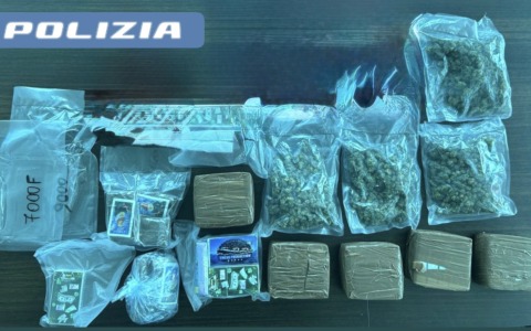 Nascondeva oltre 5 chilogrammi di droga nell’auto, arrestato dalla Polizia di Stato. LE IMMAGINI