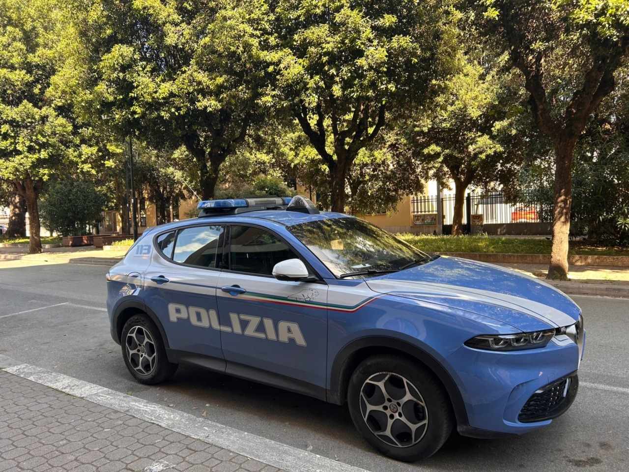 Adescavano gli uomini sui siti di annunci e poi li rapinavano, due arrestati
