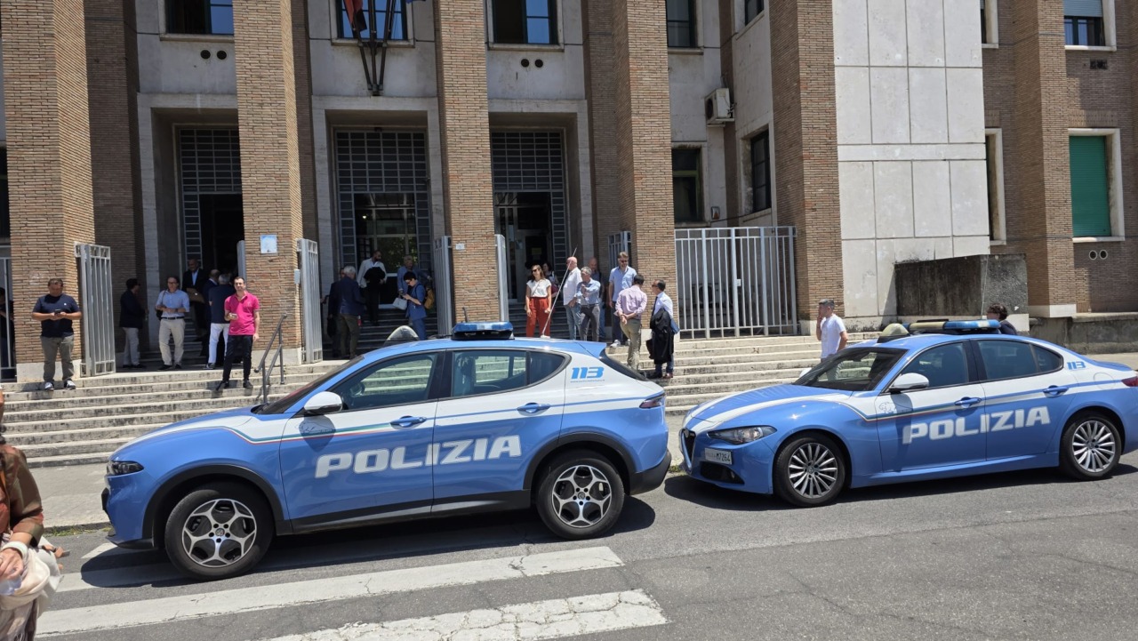 Allarme bomba in tribunale: evacuato (IL VIDEO)