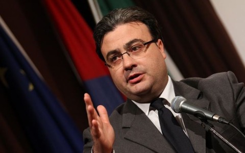 Elezioni 2027, l’ex sindaco torna in campo. Campoli si candida per tornare a guidare la città