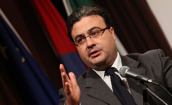 Elezioni 2027, l’ex sindaco torna in campo. Campoli si candida per tornare a guidare la città