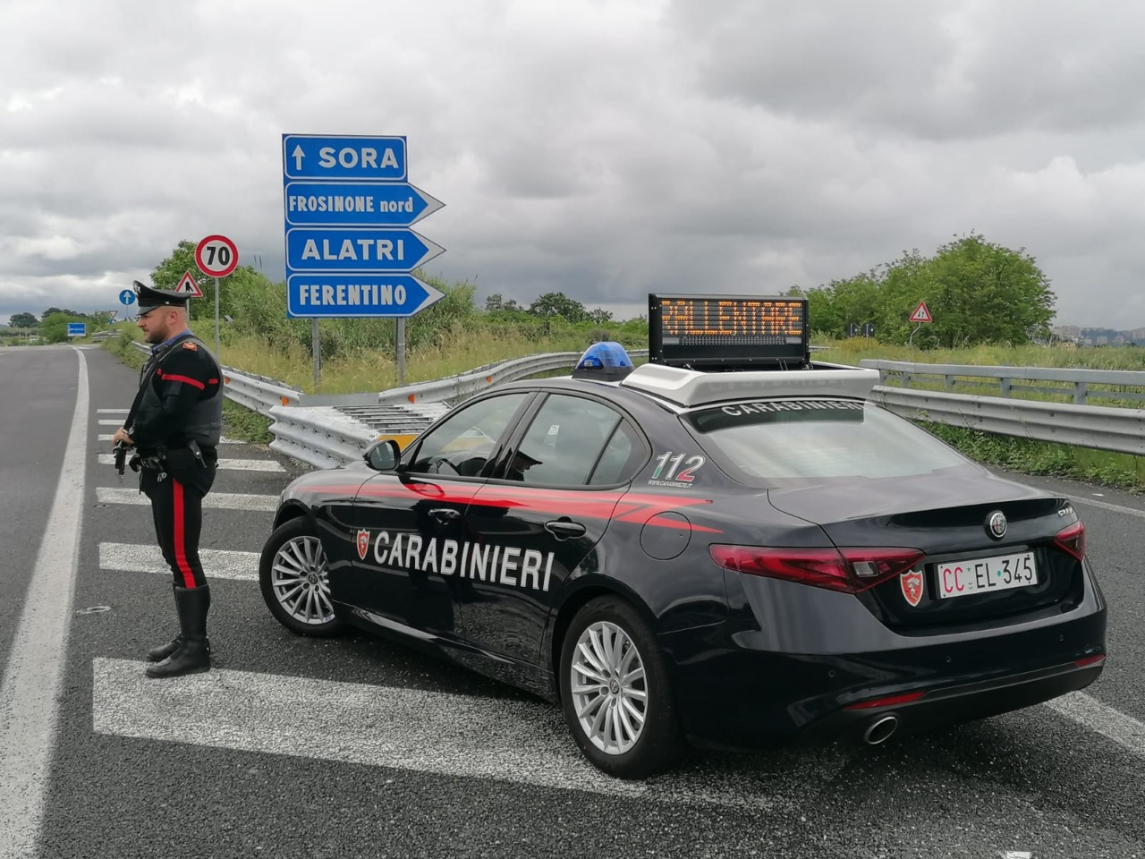 Minaccia la compagna con un coltello e ferisce un Carabiniere, arrestato
