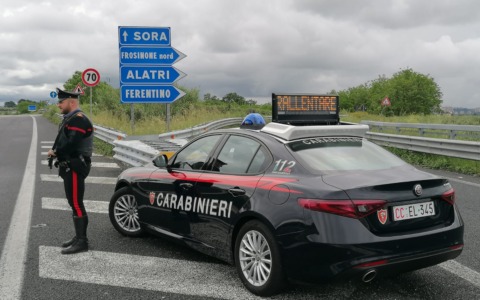 Minaccia la compagna con un coltello e ferisce un Carabiniere, arrestato