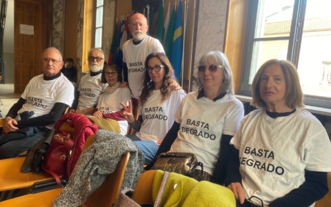 Playground in viale Don Morosini, il Comitato “Basta Degrado”: “Prima decoro e sicurezza, poi le nuove opere”