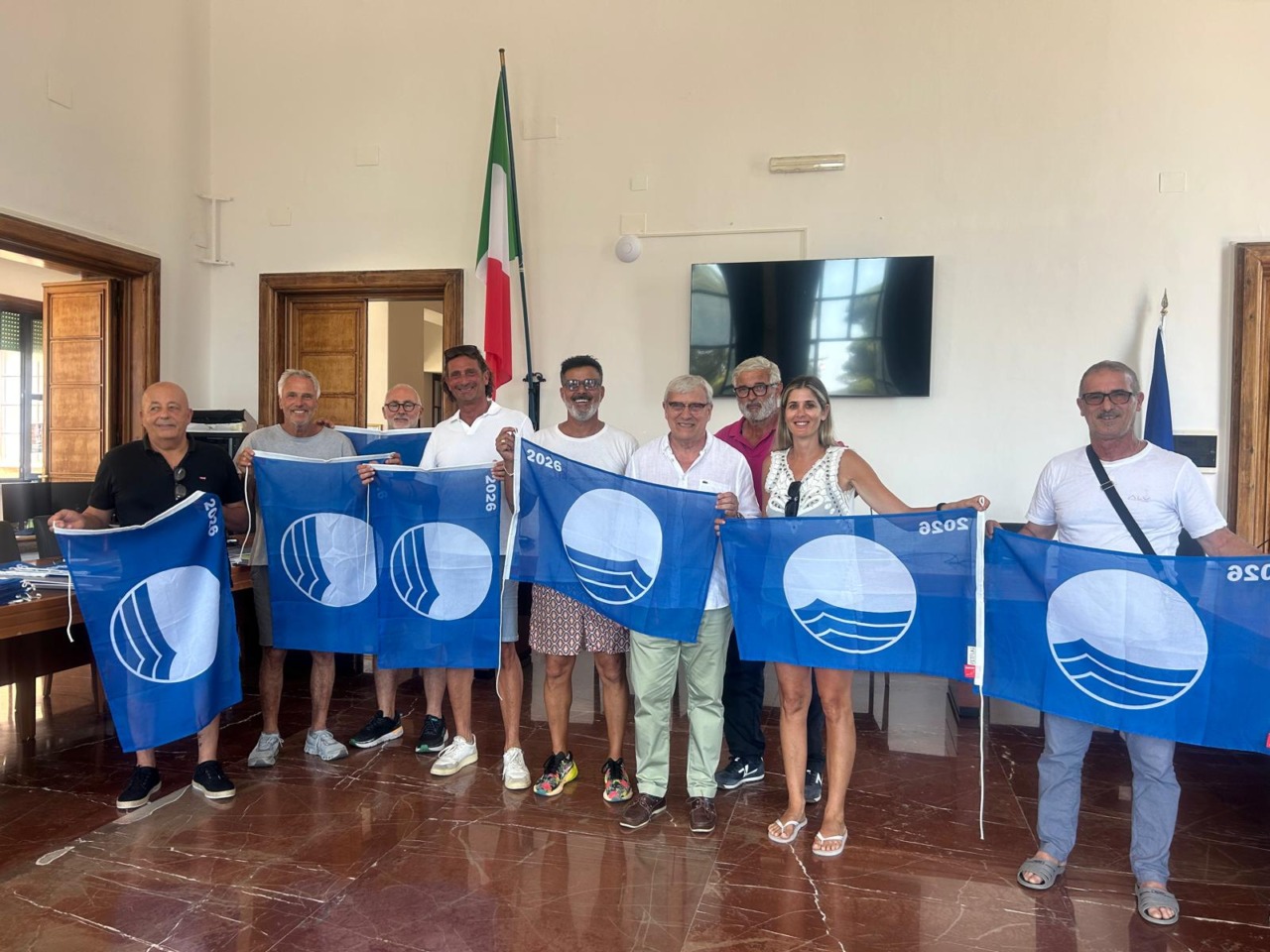 Consegnata la Bandiera Blu ai balneari per il biennio 2026-2027