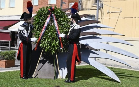 Anniversario di Fondazione dell’Arma dei Carabinieri, corona di fiori in Largo Nassiriya