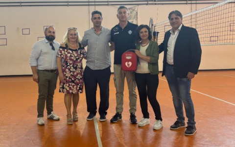 Donato un defibrillatore alla scuola di Borgo Montello
