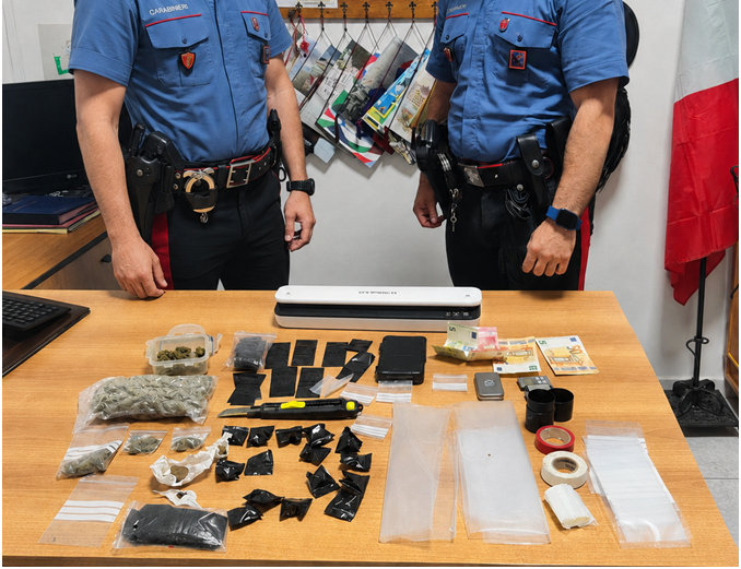 Marijuana in auto e nell’abitazione. I Carabinieri arrestano un quarantenne