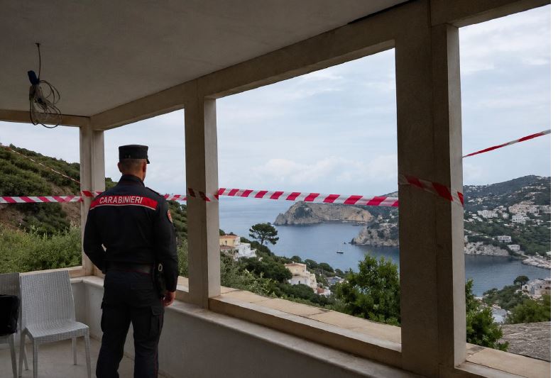 Sopraelevazione abusiva in area protetta, una denuncia