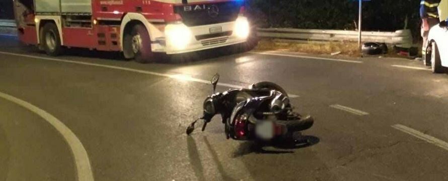 Schianto sulla Via del Mare, morto un 16enne. Altri due feriti