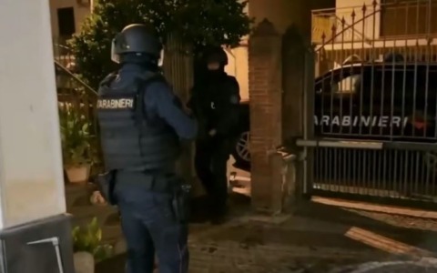 L’attentato a Ranucci, 4 arresti. Le intercettazioni: “Messa la bomba, facciamo la storia” “Dobbiamo buttare i palazzi a terra”