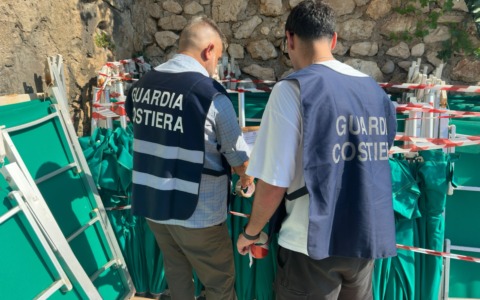 Ombrelloni, giro di vite della Guardia Costiera contro il “preposizionamento”