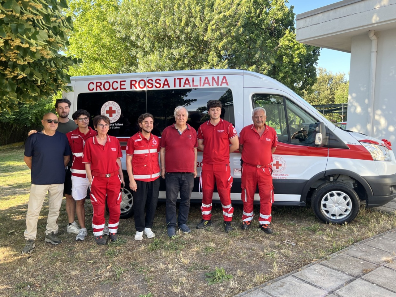 Croce Rossa amplia i servizi sociali, inaugurato un nuovo mezzo per il trasporto delle persone con disabilità