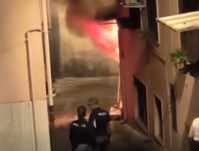 Incendio distrugge un appartamento in via Barletta