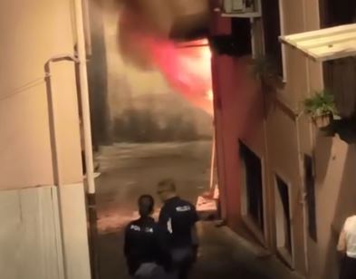 Incendio distrugge un appartamento in via Barletta