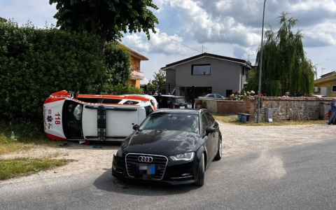 Scontro sulla Statale 155, coinvolta un’auto medica: 4 feriti