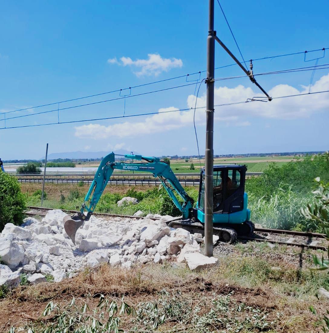 Demolito il masso caduto da Monte Cucca, avanti il progetto per il ripristino della ferrovia
