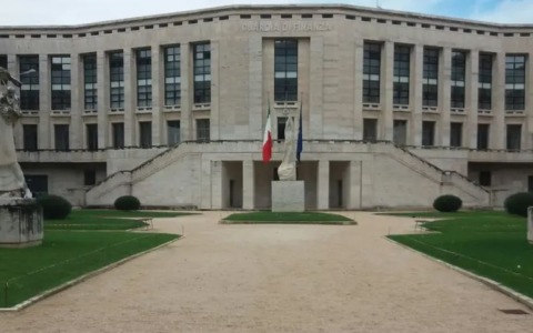 Palazzo M divide la politica, visioni diverse sul futuro dell’edificio simbolo