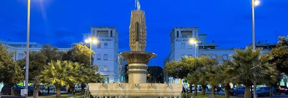 Urla, schiamazzi, risse, corse a velocità sostenuta con automobili e moto in Piazza della Libertà. Residenti esasperati, presentato l’esposto