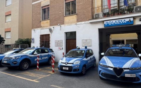 Ruba il registratore di cassa di un supermercato, arrestato un 27enne