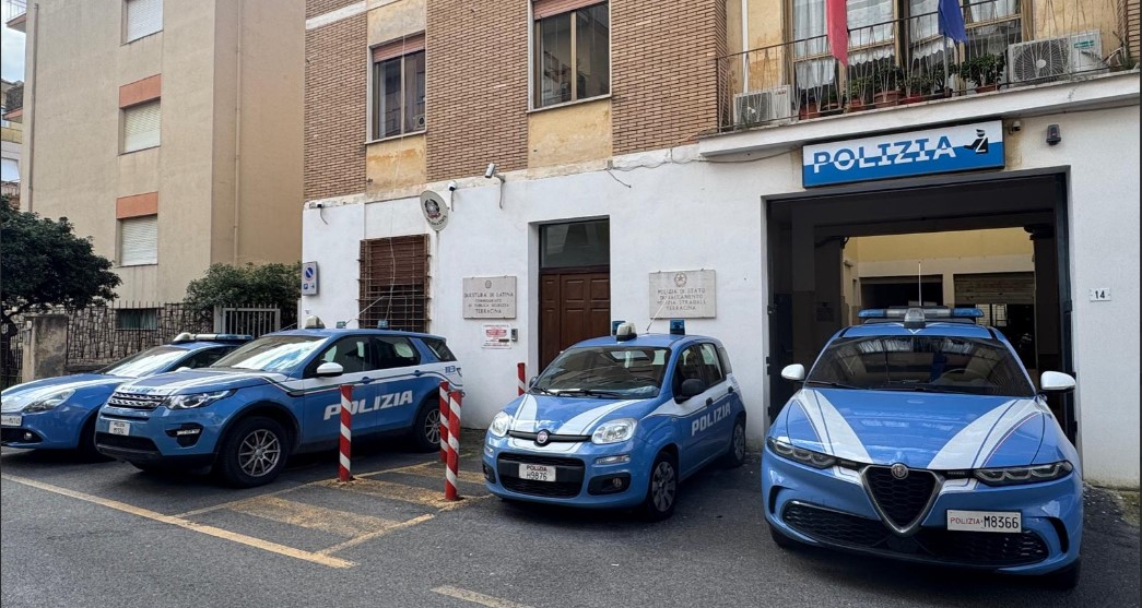 Ruba il registratore di cassa di un supermercato, arrestato un 27enne