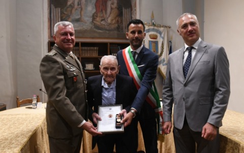 L’Esercito onora l’esempio del Soldato Veronesi di 106 anni