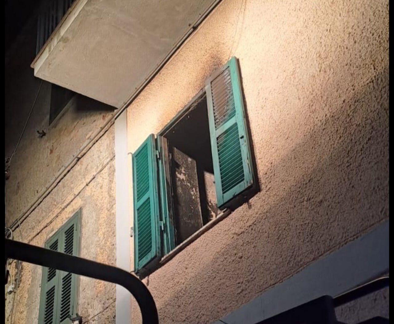 Incendio in un appartamento, morta una donna di 92 anni
