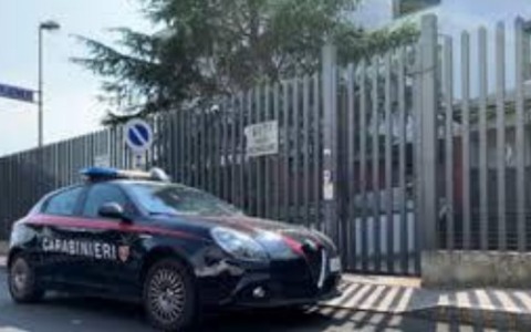 Carabiniere fuori servizio sventa una truffa del finto poliziotto ai danni di una donna anziana