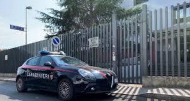Carabiniere fuori servizio sventa una truffa del finto poliziotto ai danni di una donna anziana
