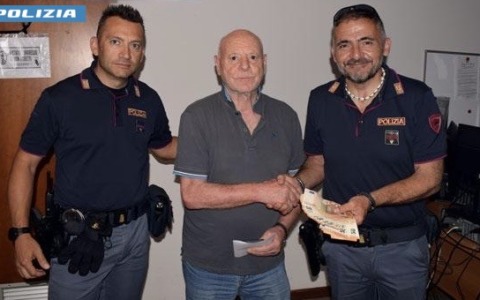 Anziano raggirato al bancomat, fermati truffatori in trasferta